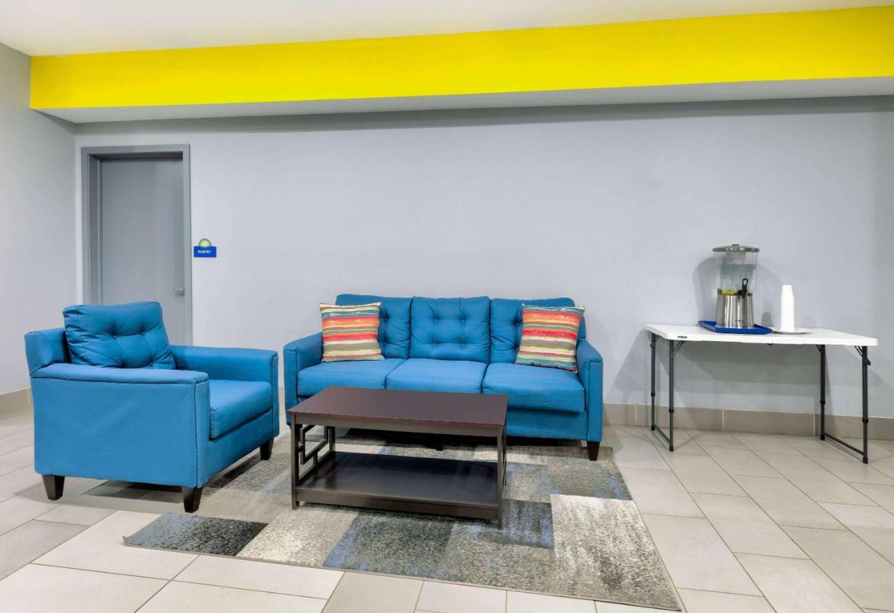 Days Inn By Wyndham Zachary La Exterior photo
